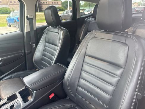 Used 2019 Ford Escape Titanium FWD image 3