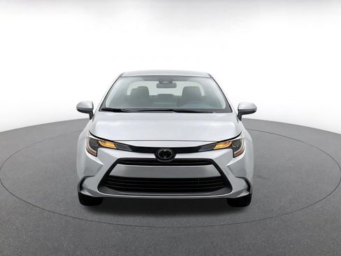 Used 2025 Toyota Corolla LE FWD image 2