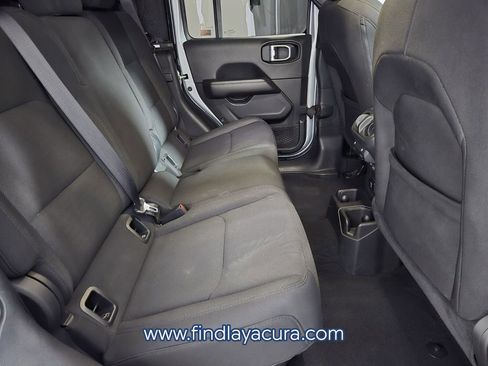 Used 2023 Jeep Gladiator Overland image 16