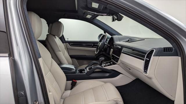 Used 2021 Porsche Cayenne GTS w/ Premium Package Plus AWD/4WD image 16