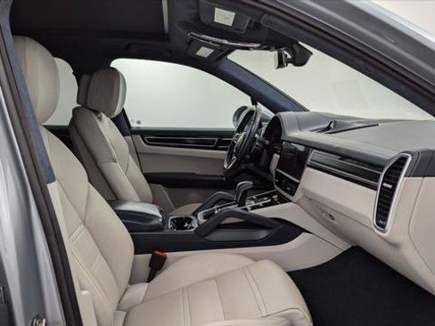 Used 2021 Porsche Cayenne GTS w/ Premium Package Plus AWD/4WD image 16