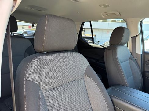 Used 2021 Chevrolet Traverse LT image 16