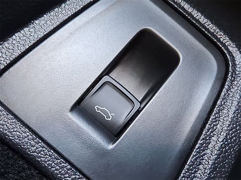 Used 2022 Volkswagen Tiguan SE w/ Panoramic Sunroof Package image 23