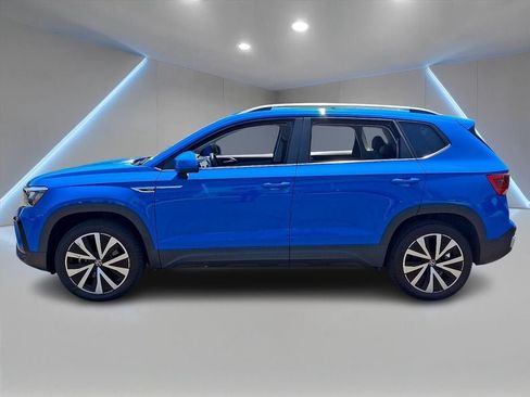 Used 2023 Volkswagen Taos SE w/ Panoramic Sunroof Package FWD image 7
