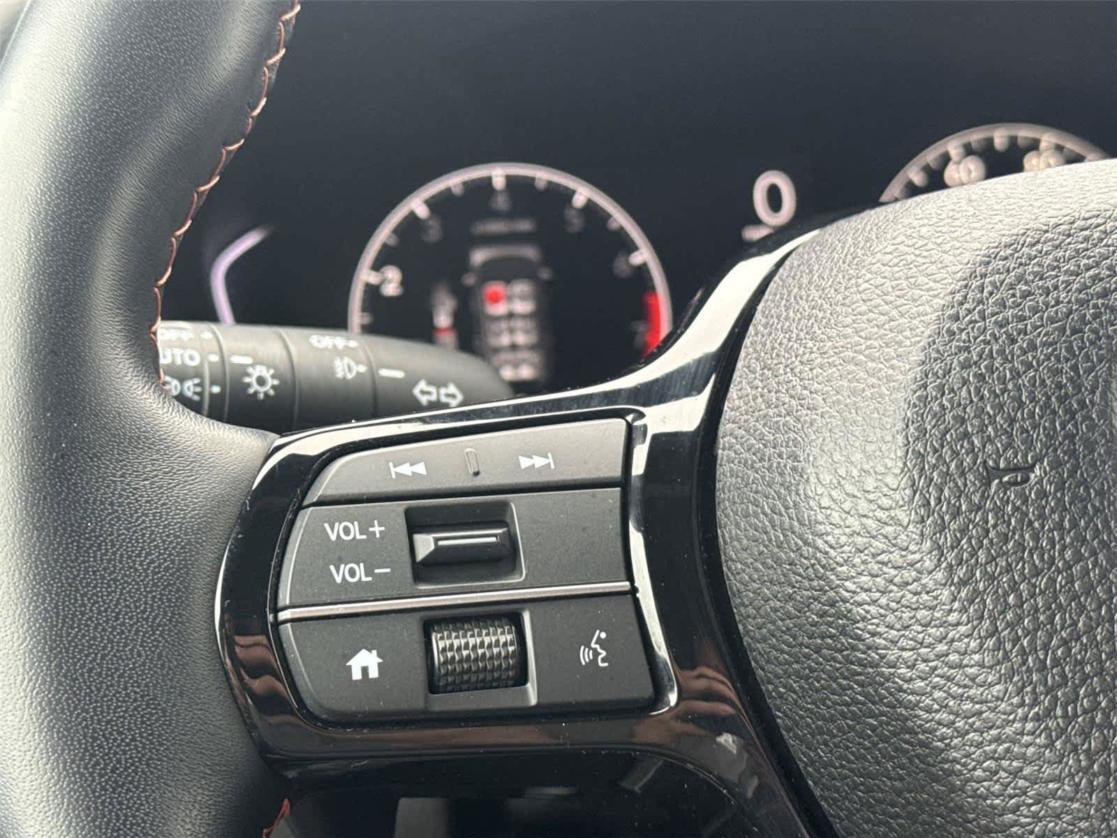 Used 2025 Honda Pilot TrailSport image 18