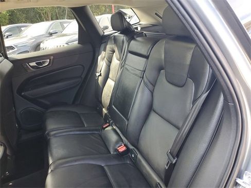 Used 2020 Volvo XC60 T5 Momentum image 14