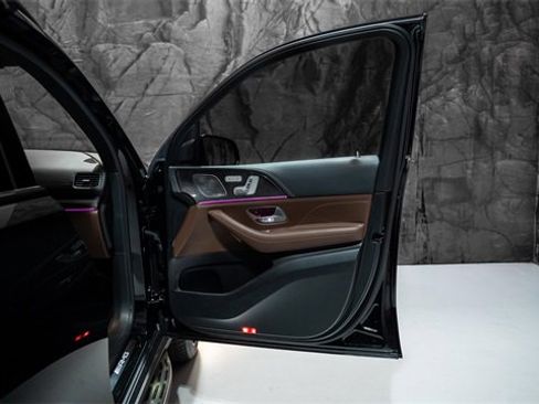 Used 2024 Mercedes-Benz GLS 63 AMG 4MATIC image 7