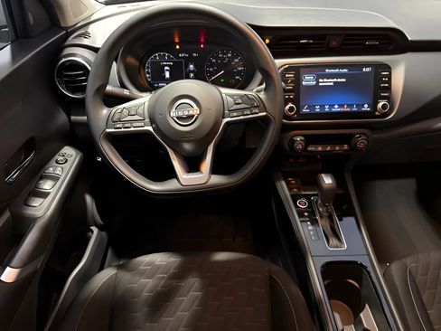 Used 2022 Nissan Kicks SV w/ Interior Electronics Package FWD image 29