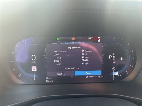 Certified 2025 Volvo XC40 B5 Plus image 21