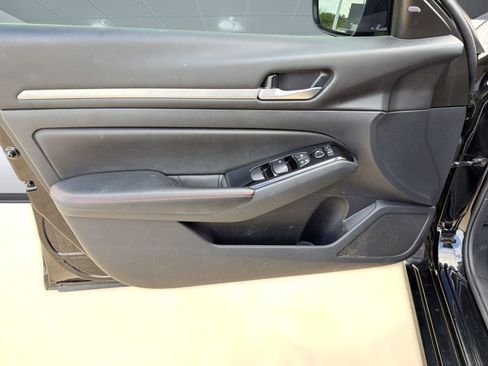 Used 2024 Nissan Altima 2.5 SR FWD image 13