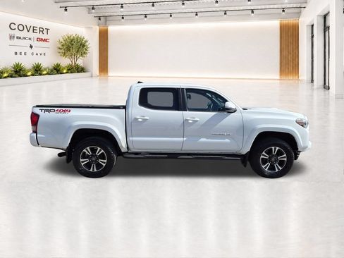 Used 2017 Toyota Tacoma TRD Sport w/ Tow Package (A/T) AWD/4WD image 15