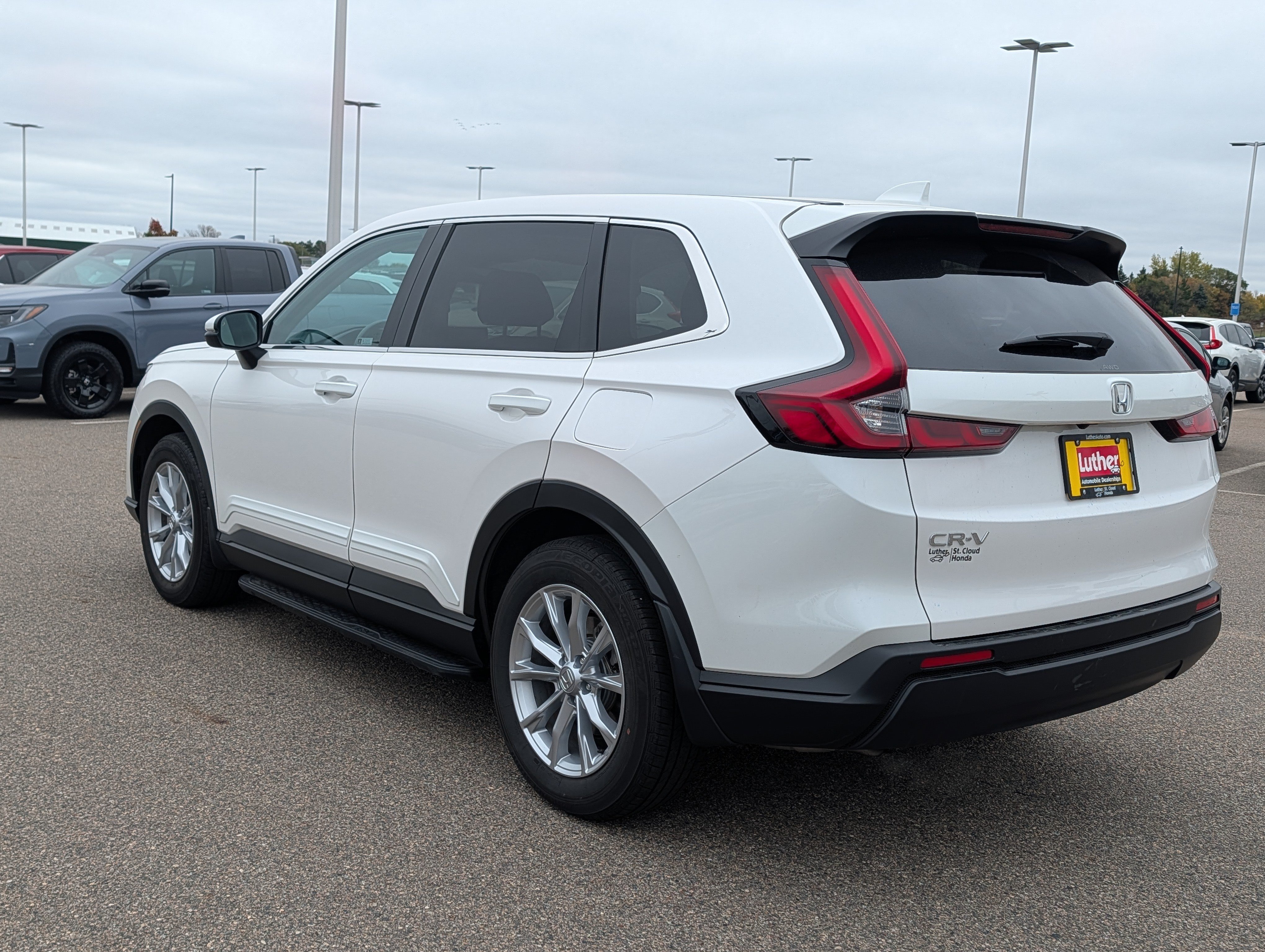 Used 2024 Honda CR-V EX image 3