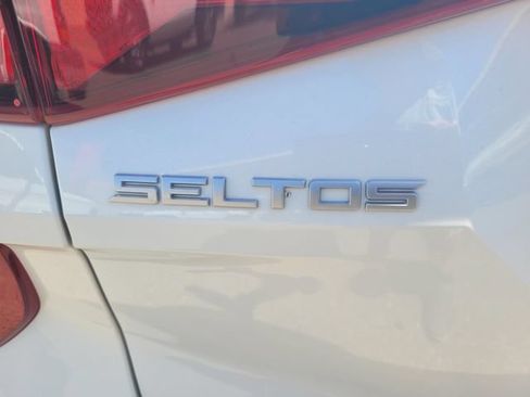 Used 2023 Kia Seltos LX AWD/4WD image 7