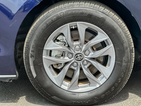 Used 2024 Toyota Sienna LE AWD/4WD image 26
