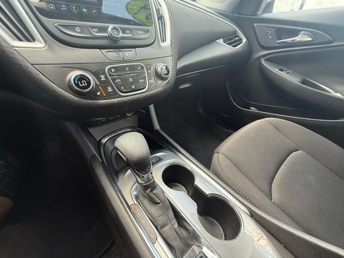 Used 2024 Chevrolet Malibu LT FWD image 19