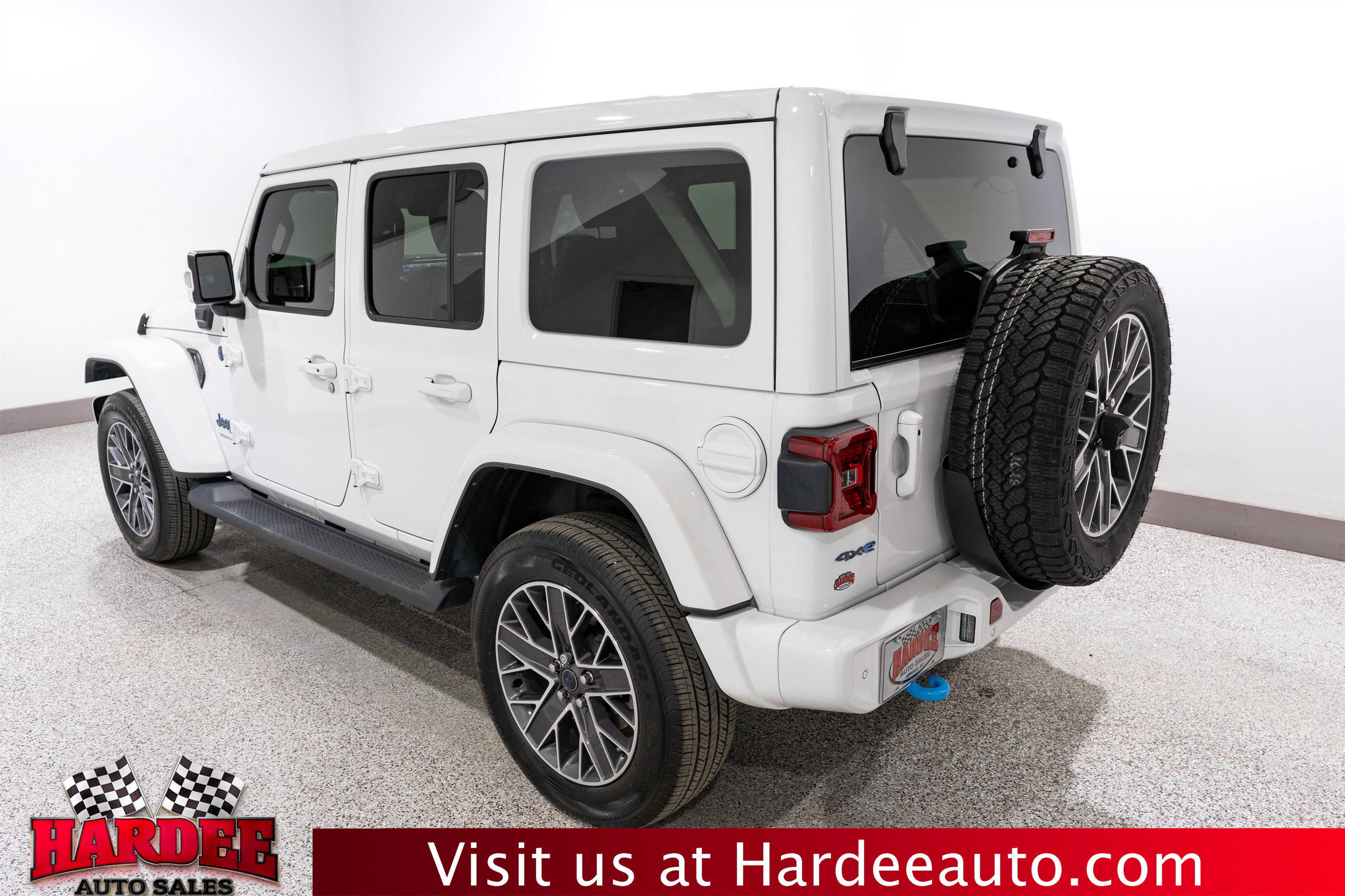 Used 2024 Jeep Wrangler High Altitude AWD/4WD image 3