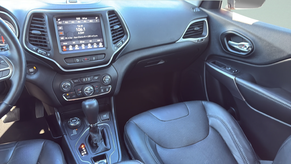 Used 2021 Jeep Cherokee Latitude Lux w/ Comfort/Convenience Group AWD/4WD image 14