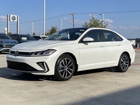 New 2025 Volkswagen Jetta SE image 2