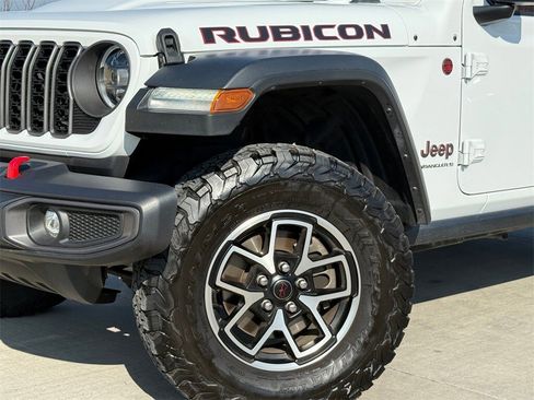 Used 2024 Jeep Wrangler Unlimited Rubicon image 2