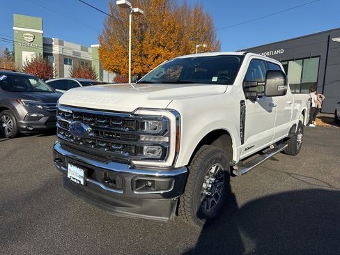 Used 2025 Ford F350 Lariat image 3