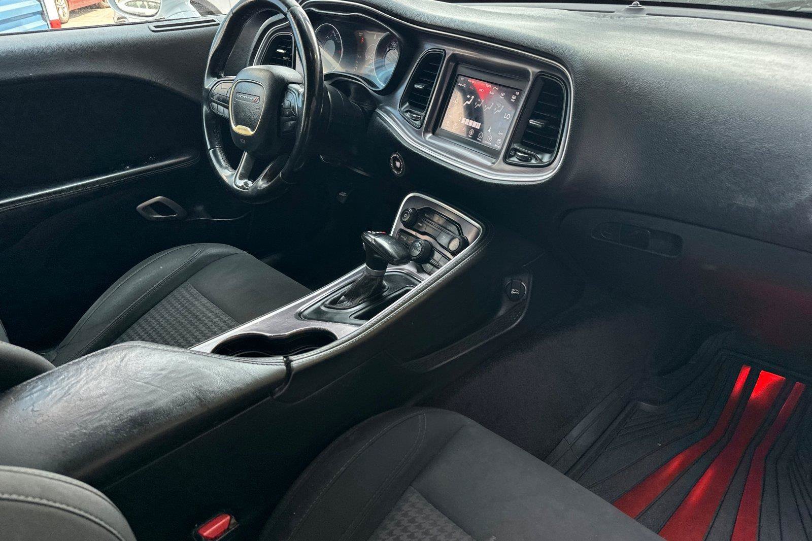 Used 2018 Dodge Challenger SXT RWD image 14
