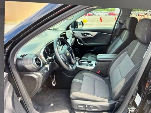 Used 2025 Chevrolet Blazer LT FWD image 8