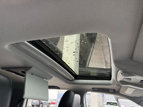 Used 2018 Cadillac Escalade Luxury image 25