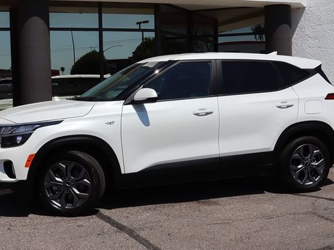 Used 2024 Kia Seltos LX AWD/4WD image 4