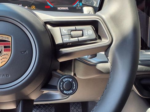 Certified 2025 Porsche Cayenne image 15