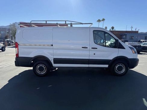 Used 2018 Ford Transit 250 130 Low Roof RWD image 3