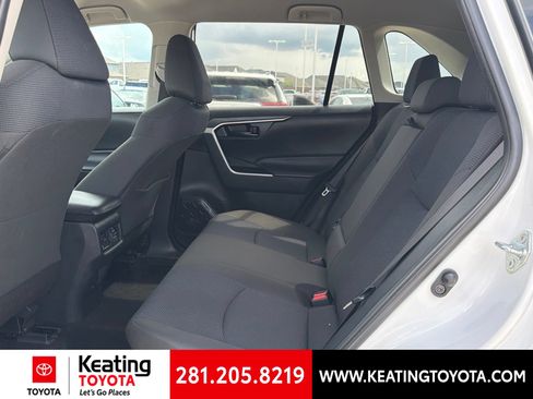 Used 2024 Toyota RAV4 LE AWD/4WD image 10