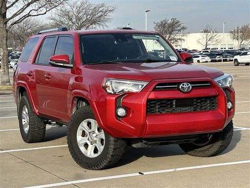 Used 2020 Toyota 4Runner image 2