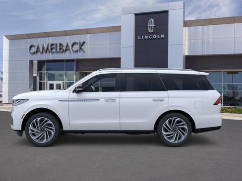 New 2026 Lincoln Navigator Reserve AWD/4WD image 3