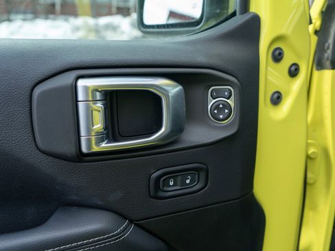 Used 2022 Jeep Wrangler Unlimited Sahara w/ Cold Weather Group image 14