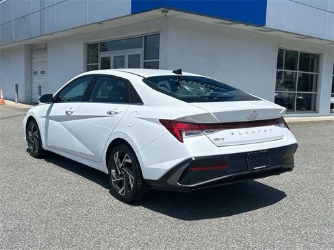 Used 2024 Hyundai Elantra SEL w/ Convenience Package image 5