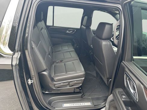 Used 2023 Chevrolet Suburban LT w/ Luxury Package AWD/4WD image 31