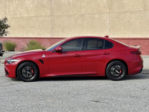 Used 2018 Alfa Romeo Giulia Quadrifoglio w/ Driver Assist Dynamic Package image 4