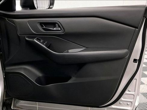 Used 2024 Nissan Rogue S image 20