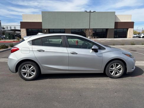 Used 2017 Chevrolet Cruze LT w/ Convenience Package FWD image 3
