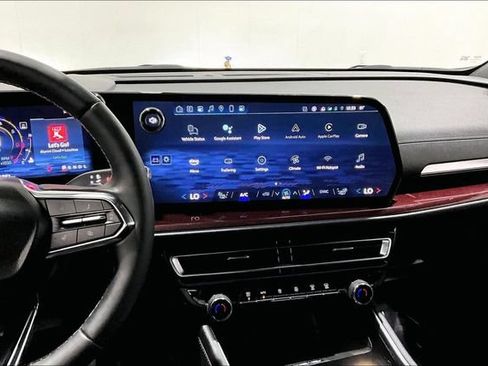 Used 2024 Chevrolet Traverse Z71 AWD/4WD image 12