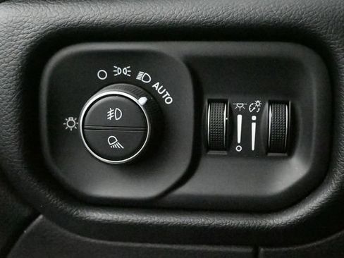 Used 2025 RAM 2500 Laramie AWD/4WD image 19