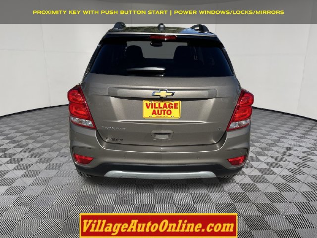 Used 2020 Chevrolet Trax LT w/ Driver Confidence Package AWD/4WD image 3