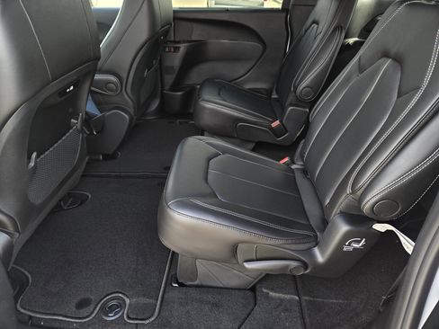 New 2026 Chrysler Pacifica Select w/ S Appearance Package image 14