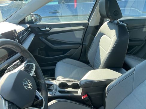 Used 2025 Volkswagen Jetta SE w/ Sunroof Package image 7