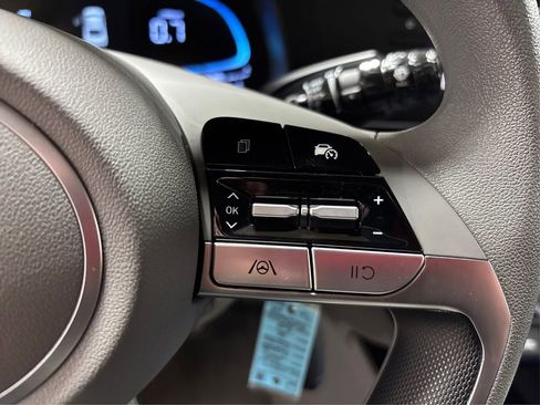 Certified 2025 Hyundai Elantra SE image 27