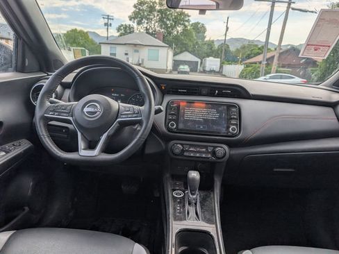 Used 2023 Nissan Kicks SR w/ SR Premium Package FWD image 8