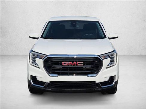 Used 2022 GMC Terrain SLE FWD image 2
