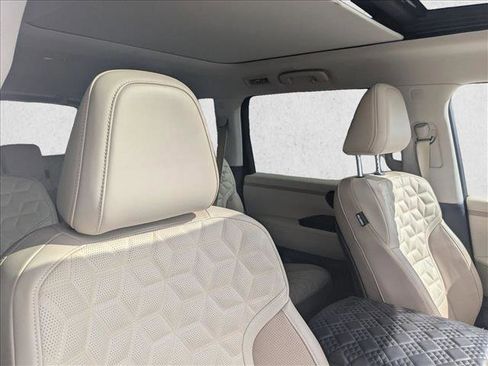 Used 2025 Nissan Armada Platinum Reserve AWD/4WD image 20
