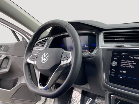 Used 2022 Volkswagen Tiguan SE AWD/4WD image 27