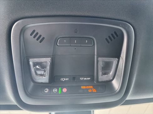 Used 2023 Chevrolet Traverse LT AWD/4WD image 19